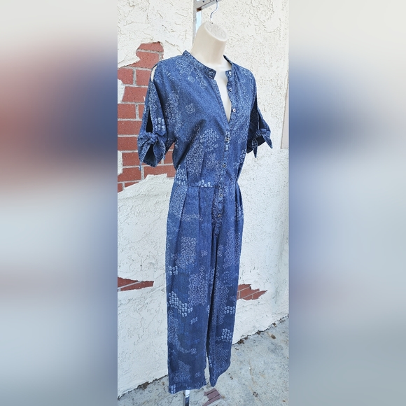 SMALL women FREE PEOPLE short sleeve open shoulder blue Jumpsuit Denim Chambray - Picture 3 of 16